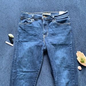 Levi’s dark wash high rise skinny Jean